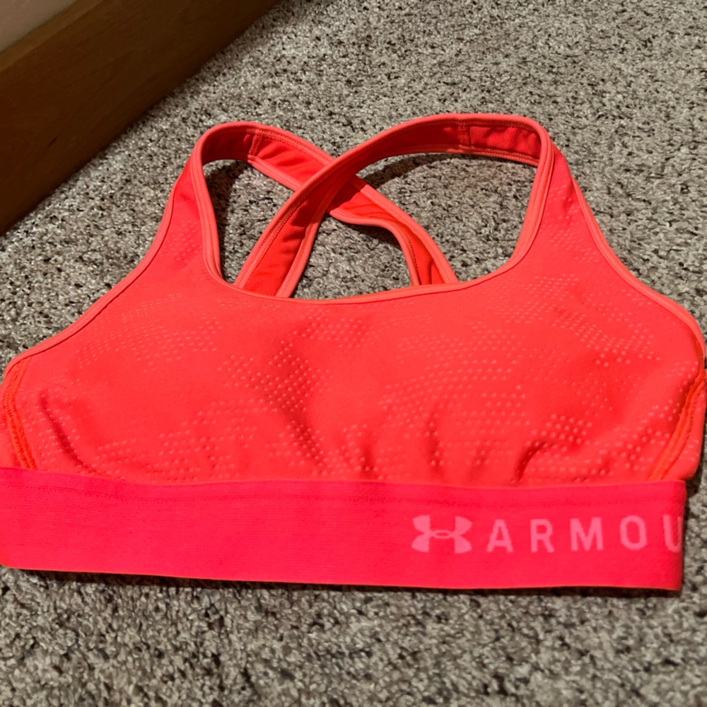 Under armor sports bra size small worn once